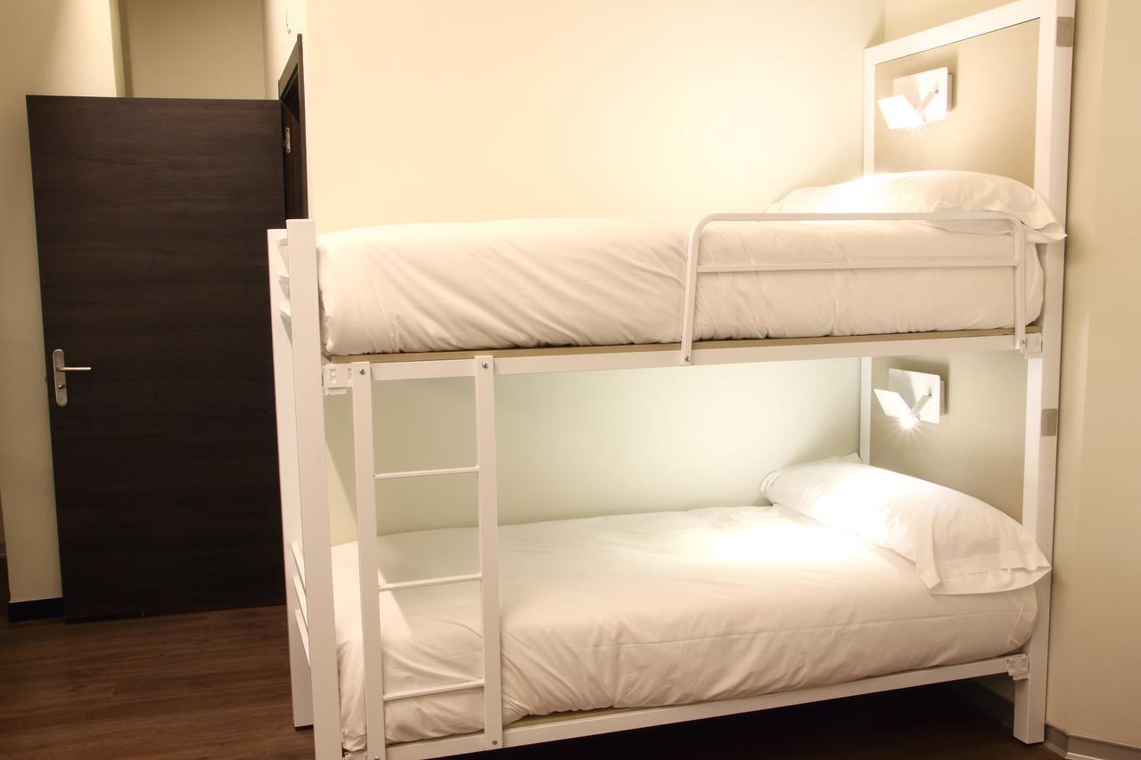 Etagenbett im 12-Bett-Schlafsaal nur für Frauen mit eigenem Bad